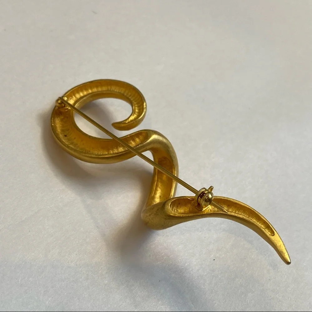 Vintage matte gold toned‎ swirl statement piece jewelry lapel pin brooch